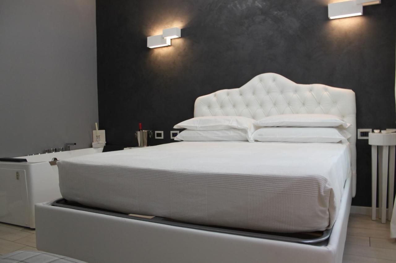 Jacuzzi Apartament By Parmacentro B&B Экстерьер фото