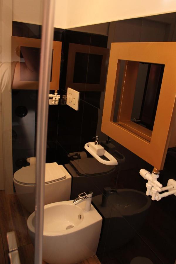 Jacuzzi Apartament By Parmacentro B&B Экстерьер фото
