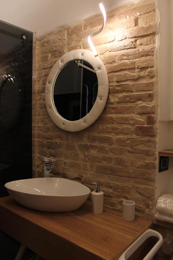 Jacuzzi Apartament By Parmacentro B&B Экстерьер фото