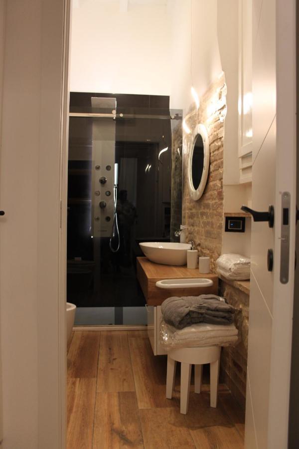 Jacuzzi Apartament By Parmacentro B&B Экстерьер фото